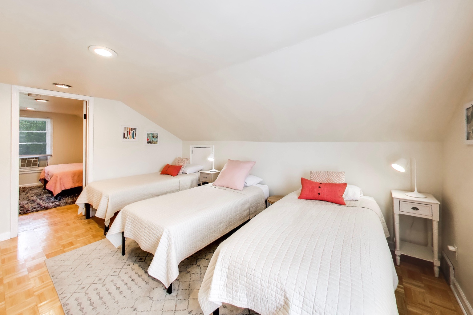 Bedroom at Emmet’s Place with three twin beds